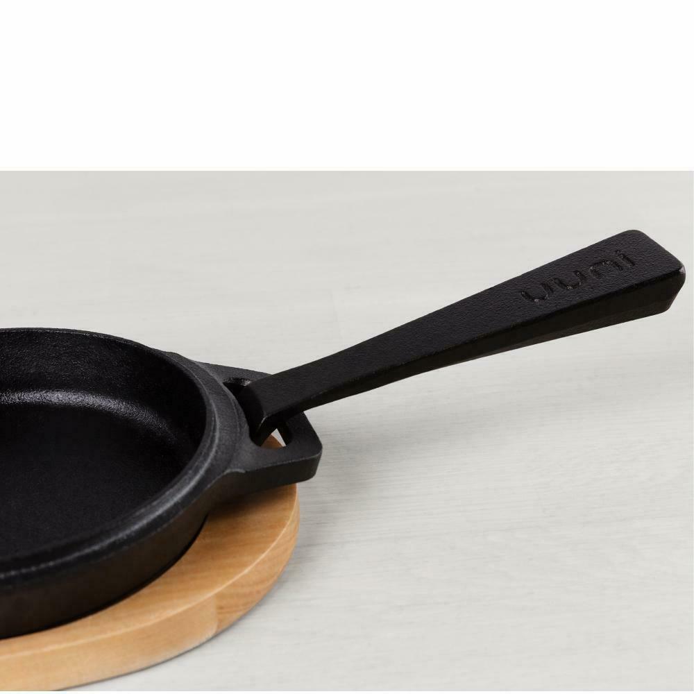 Ooni | cast iron SIZZLER Pan with Removable handle & thick Wooden Trivet - UU - P08C00